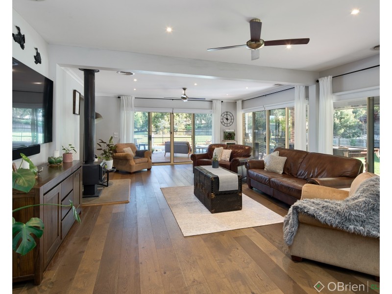 90 Kamanari Court, Drouin VIC 3818