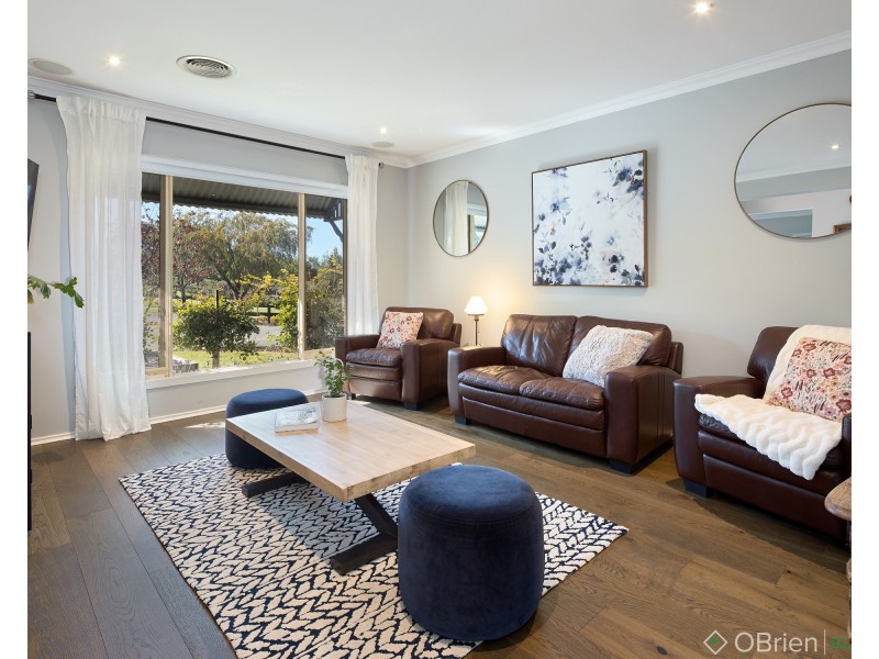 90 Kamanari Court, Drouin VIC 3818