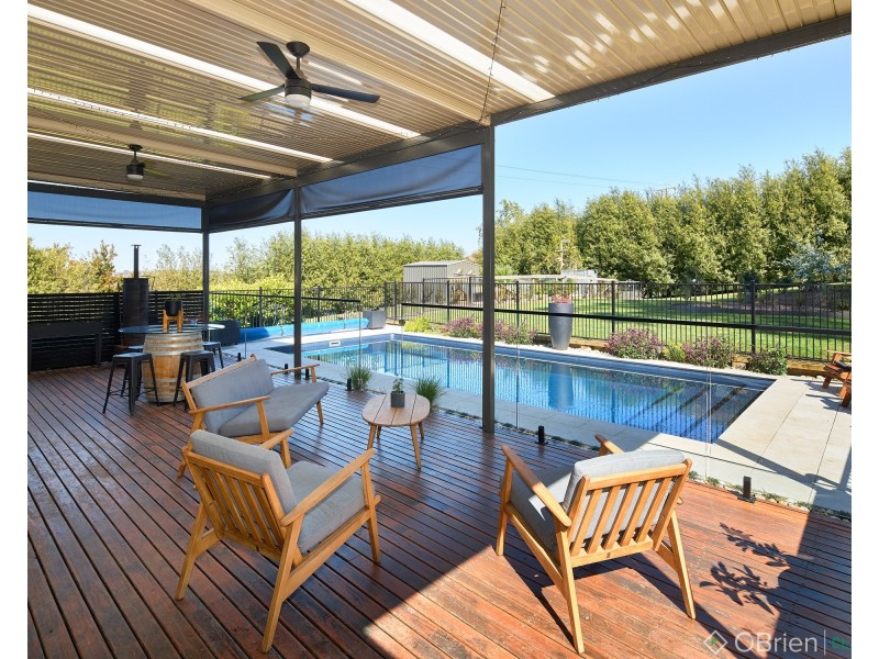 90 Kamanari Court, Drouin VIC 3818