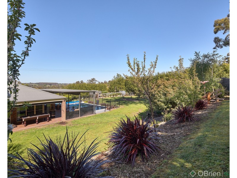 90 Kamanari Court, Drouin VIC 3818