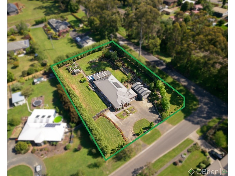 90 Kamanari Court, Drouin VIC 3818