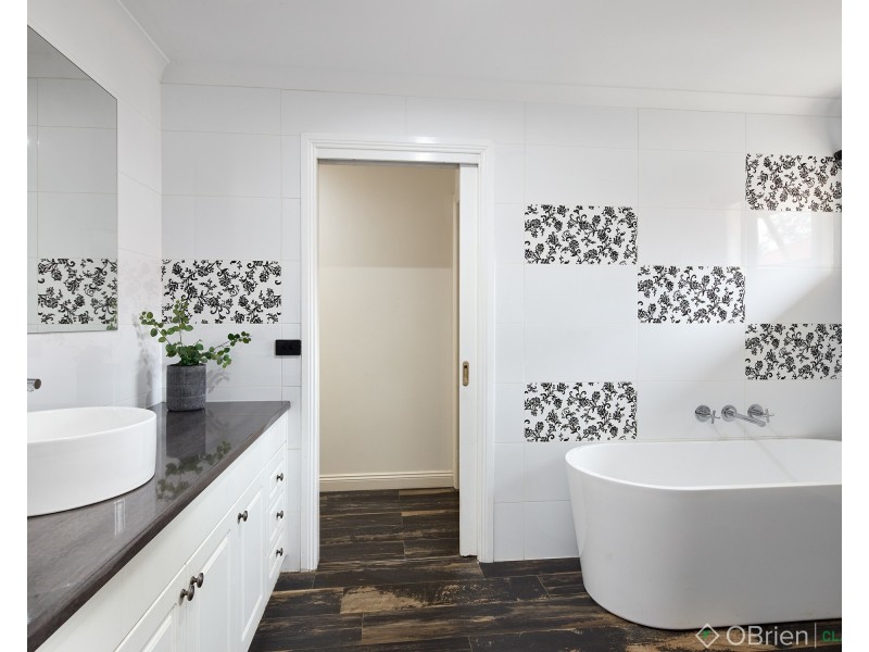 6 Fuhrmann Court, Drouin VIC 3818