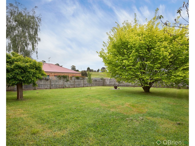 6 Fuhrmann Court, Drouin VIC 3818
