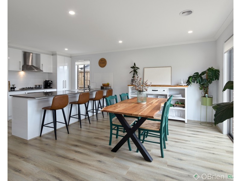 31 King Parrot Boulevard, Drouin VIC 3818