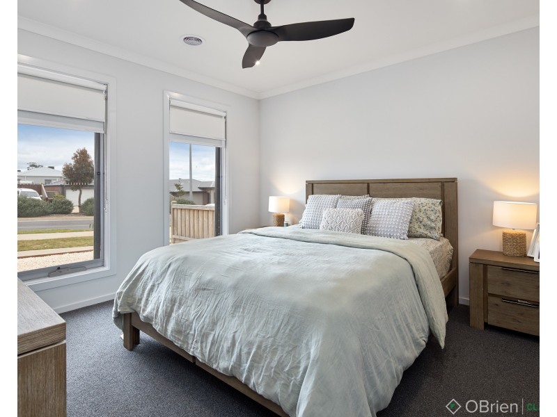 31 King Parrot Boulevard, Drouin VIC 3818