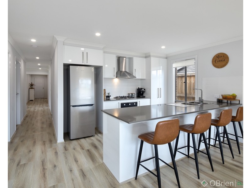 31 King Parrot Boulevard, Drouin VIC 3818