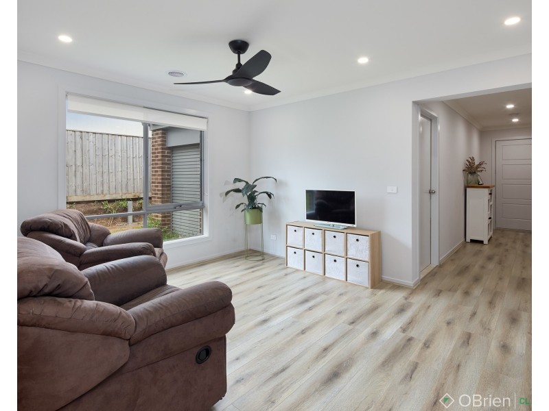 31 King Parrot Boulevard, Drouin VIC 3818