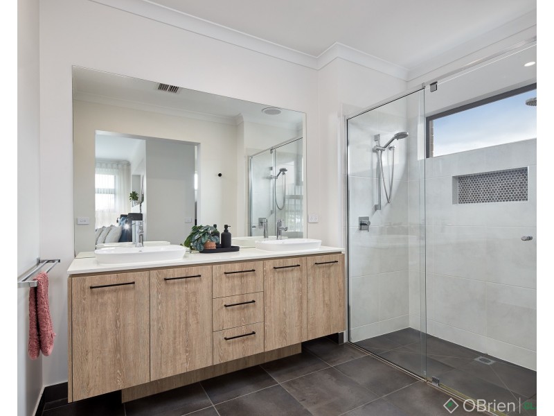 12 Nolan Drive, Warragul VIC 3820