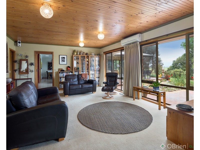 18 Cook Road, Drouin VIC 3818