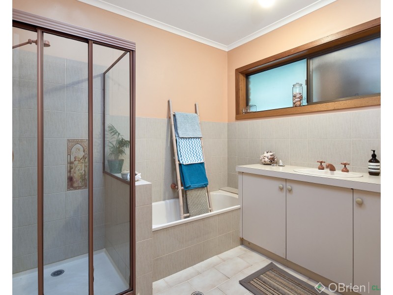 18 Cook Road, Drouin VIC 3818