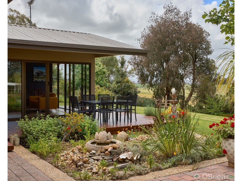 18 Cook Road, Drouin VIC 3818