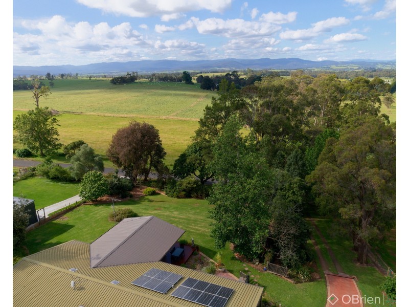 18 Cook Road, Drouin VIC 3818