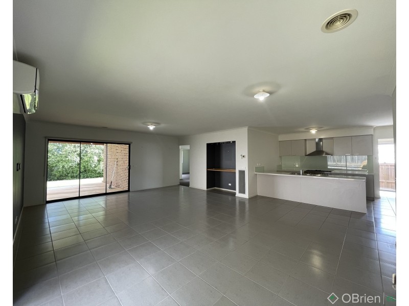 12 Golden Avenue, Warragul VIC 3820