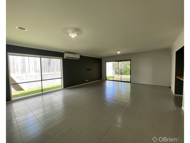 12 Golden Avenue, Warragul VIC 3820