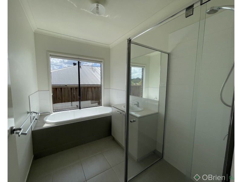 12 Golden Avenue, Warragul VIC 3820