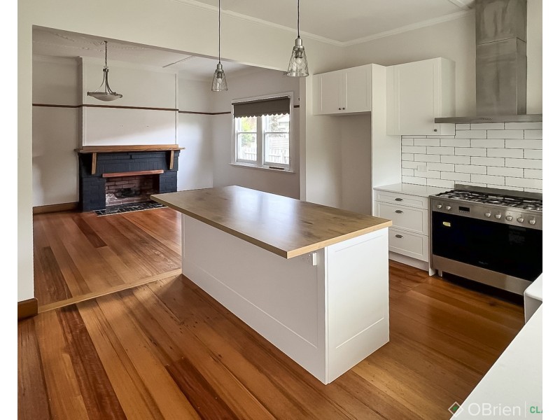 21 Peace Avenue, Warragul VIC 3820