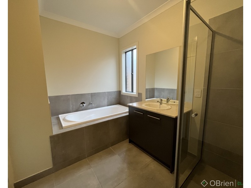 45 Harmon Drive, Drouin VIC 3818