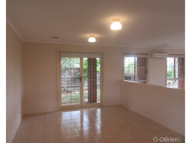 2/12 Hamilton Drive, Warragul VIC 3820