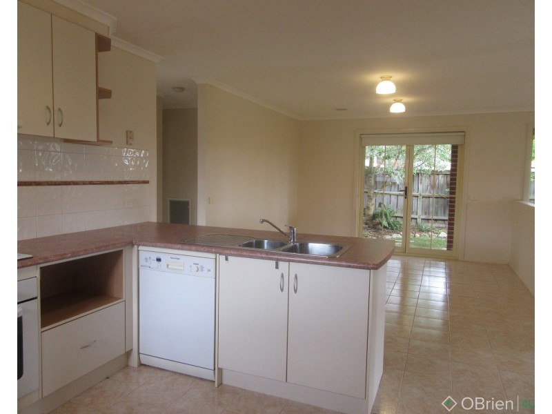 2/12 Hamilton Drive, Warragul VIC 3820