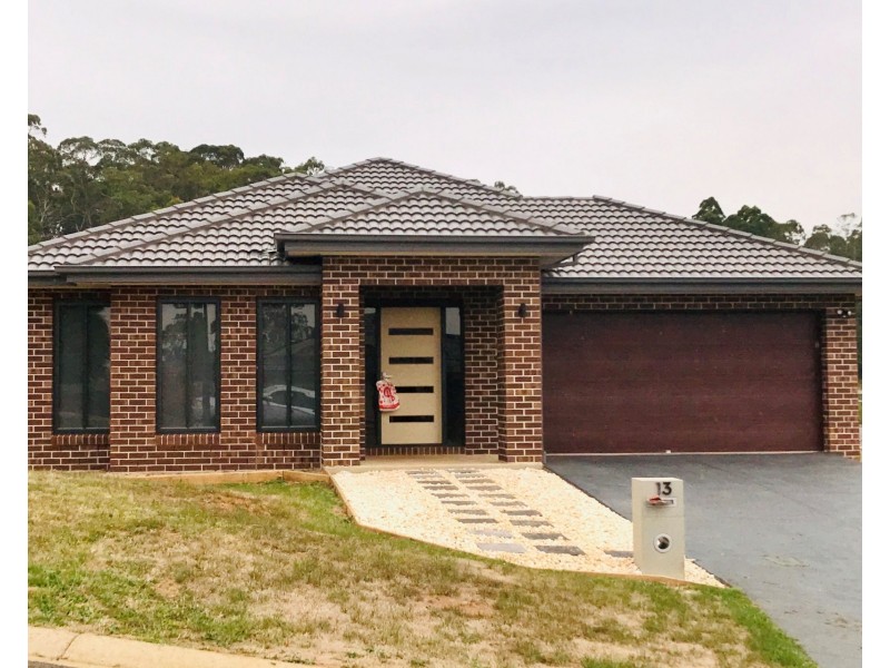 13 Waterford Court, Drouin VIC 3818