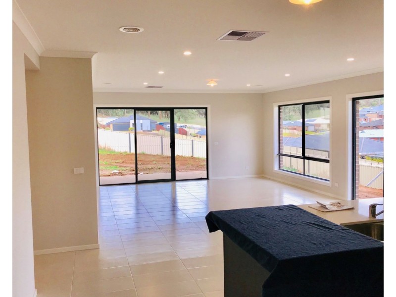 13 Waterford Court, Drouin VIC 3818