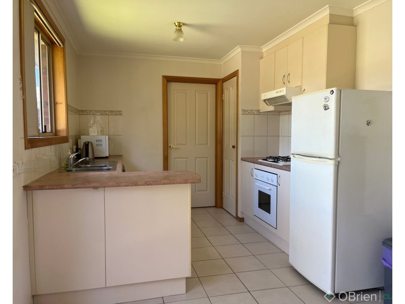 4/3 Gumleaf Place, Drouin VIC 3818