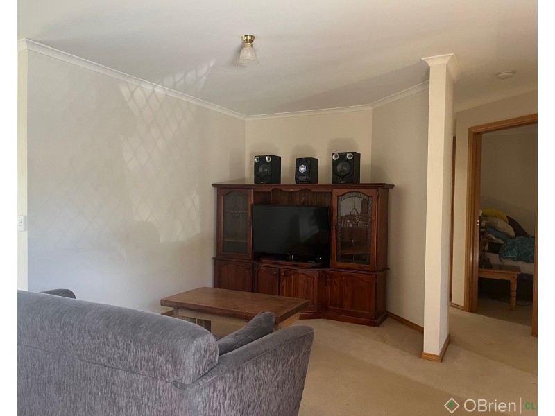 4/3 Gumleaf Place, Drouin VIC 3818