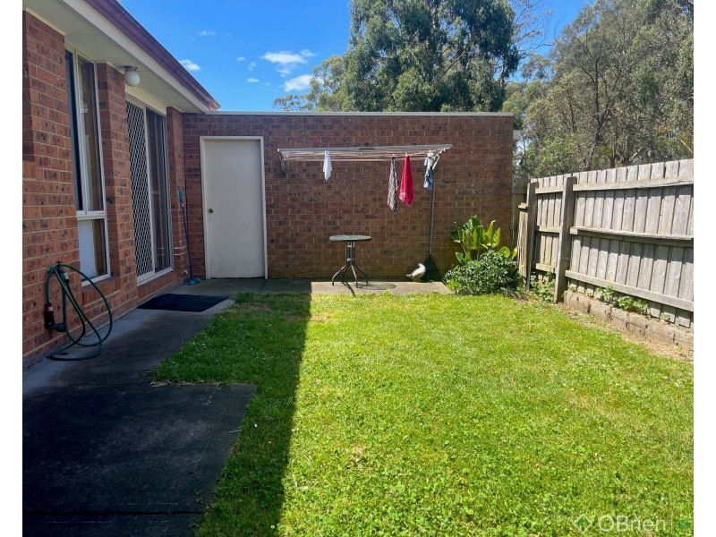 4/3 Gumleaf Place, Drouin VIC 3818