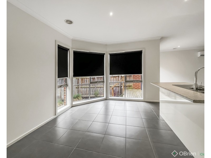 8/4 Hearn Street, Drouin VIC 3818