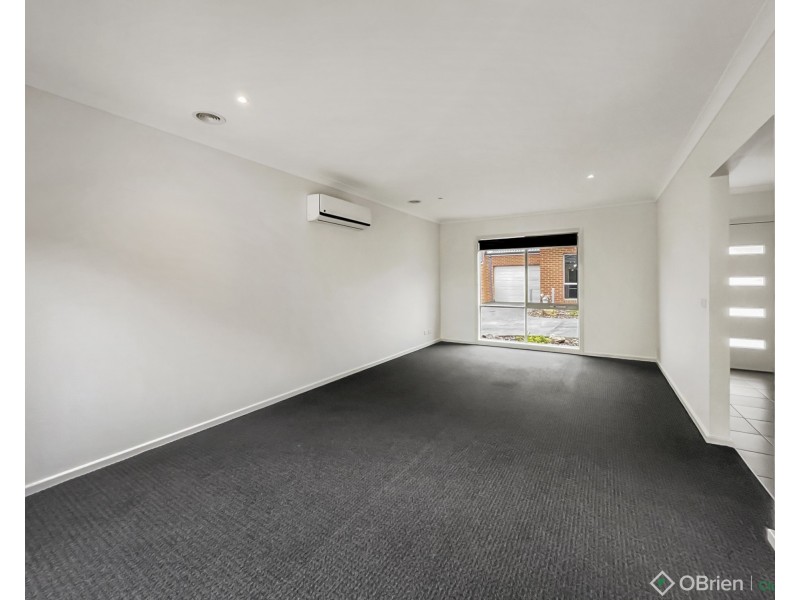 8/4 Hearn Street, Drouin VIC 3818