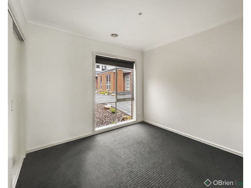 8/4 Hearn Street, Drouin VIC 3818