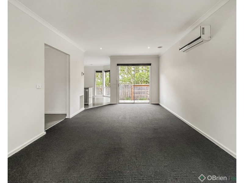 8/4 Hearn Street, Drouin VIC 3818