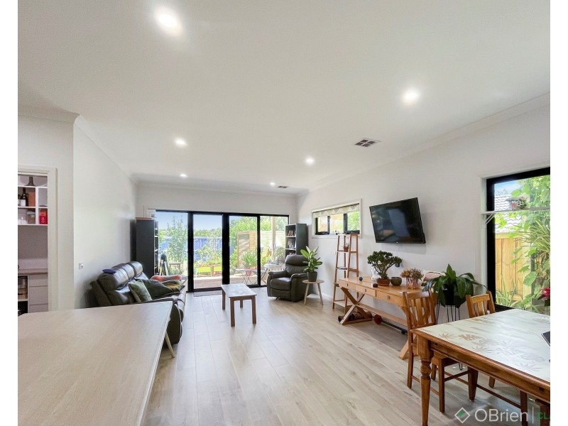 8 Kendal Avenue, Warragul VIC 3820