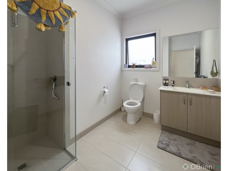 8 Kendal Avenue, Warragul VIC 3820