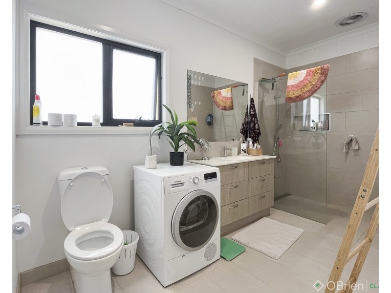 8 Kendal Avenue, Warragul VIC 3820