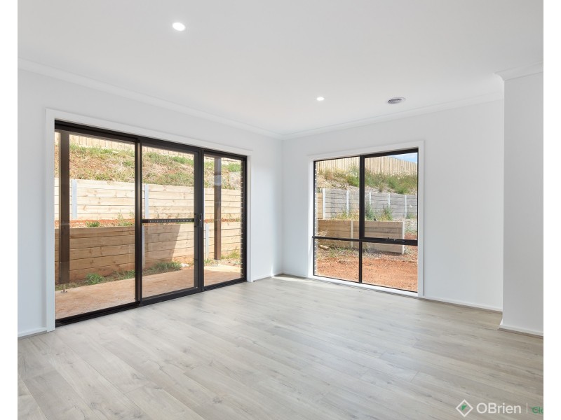 39 Weebar Road, Drouin VIC 3818
