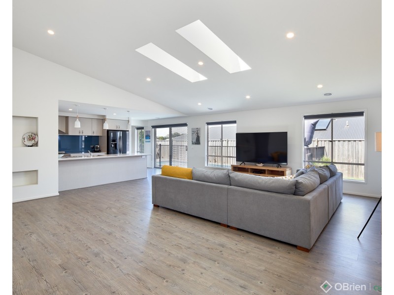 11 Sunnybrook Avenue, Warragul VIC 3820