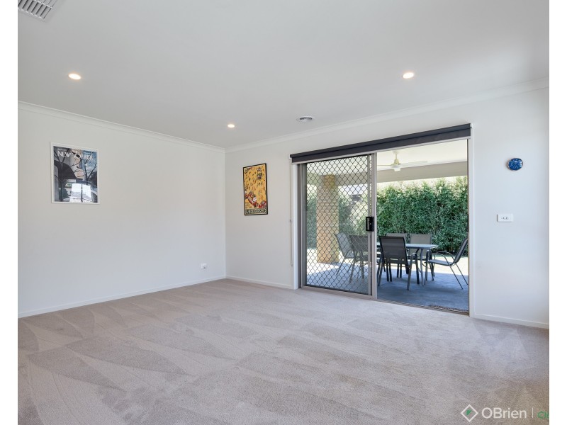 11 Sunnybrook Avenue, Warragul VIC 3820