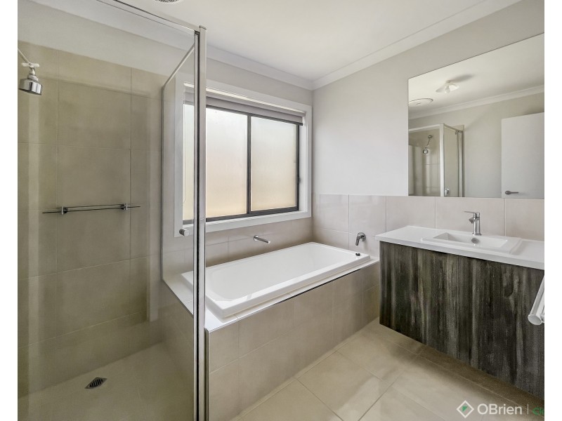 13 Carisbrooke Drive, Warragul VIC 3820
