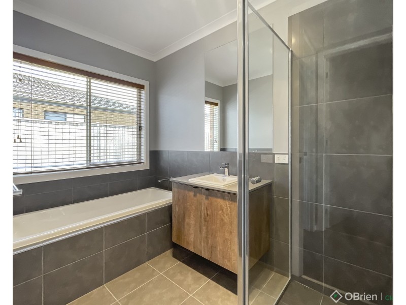 1 Kuwan Street, Drouin VIC 3818