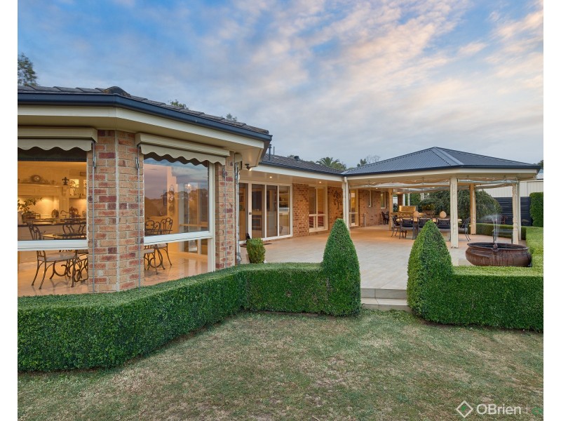 16 Greenland Drive, Drouin VIC 3818