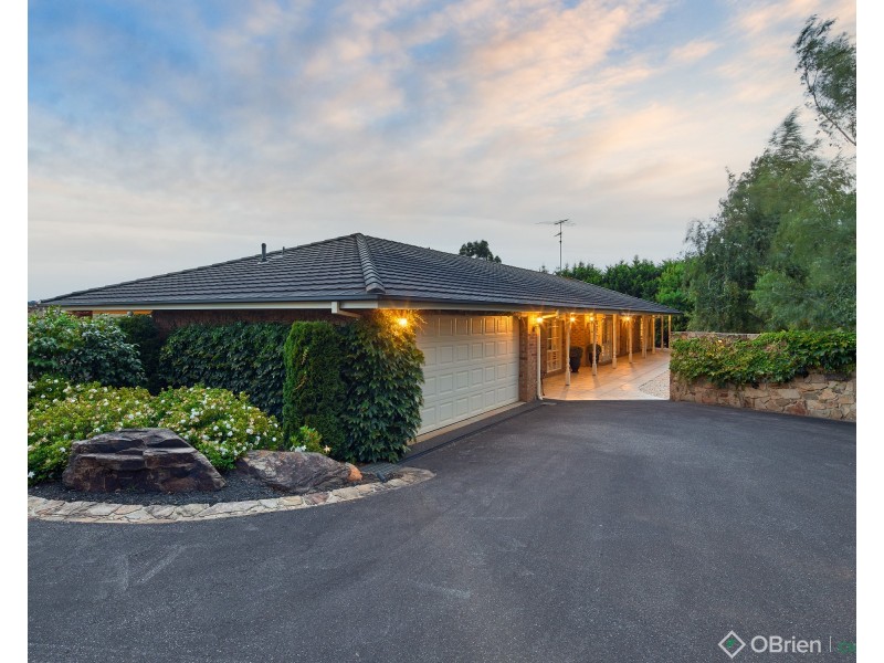 16 Greenland Drive, Drouin VIC 3818