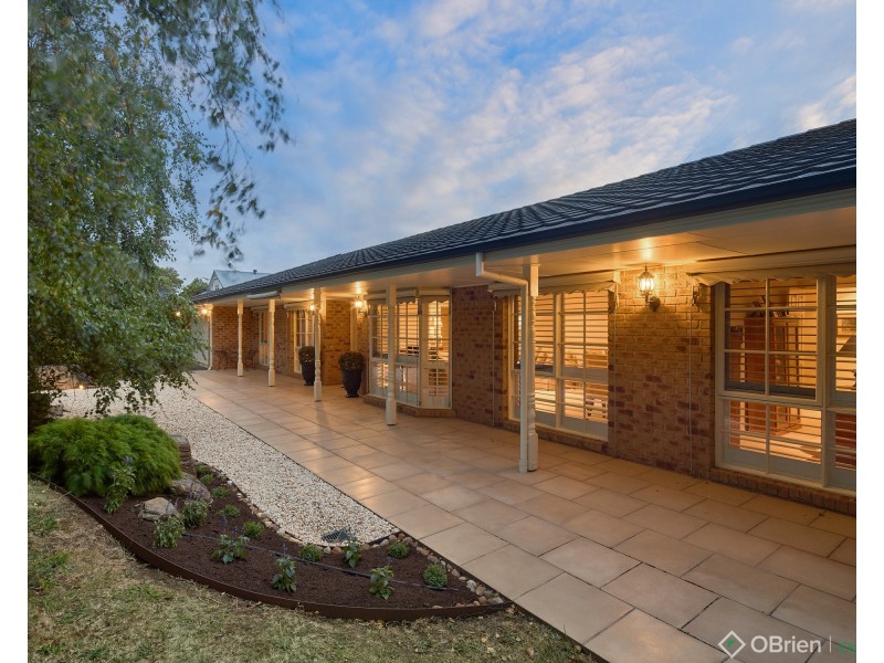 16 Greenland Drive, Drouin VIC 3818