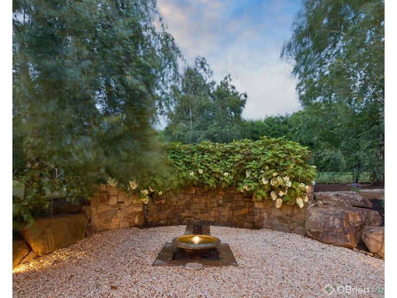 16 Greenland Drive, Drouin VIC 3818