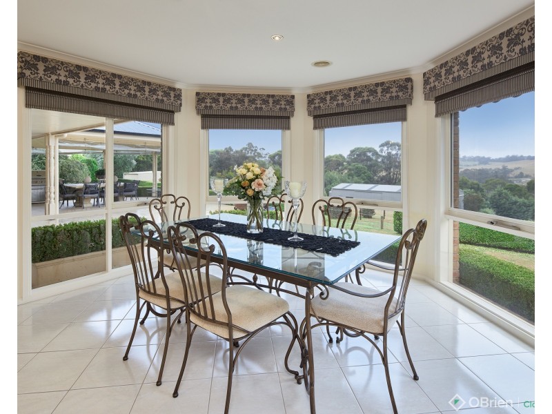 16 Greenland Drive, Drouin VIC 3818