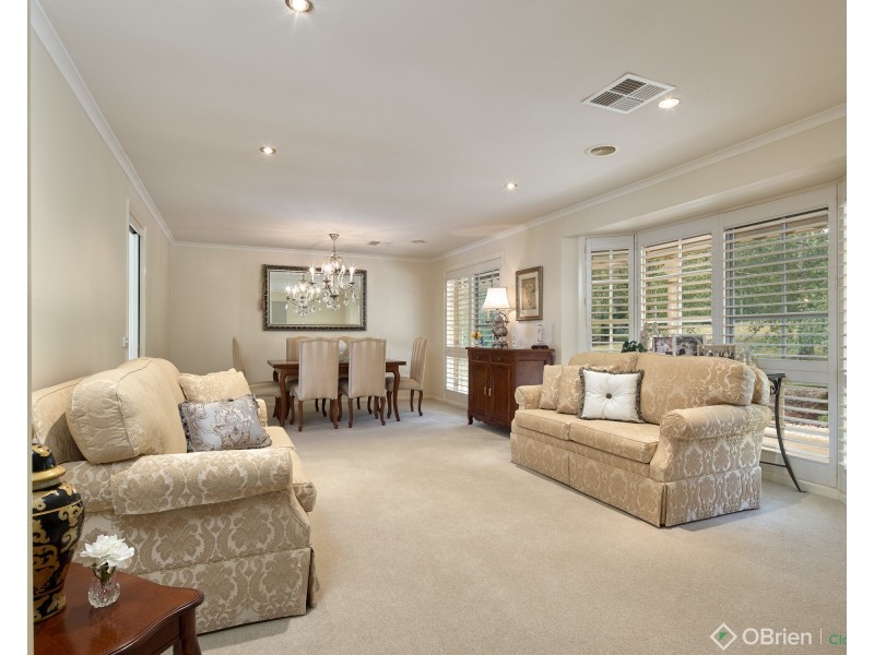 16 Greenland Drive, Drouin VIC 3818