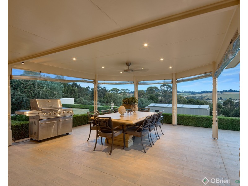 16 Greenland Drive, Drouin VIC 3818