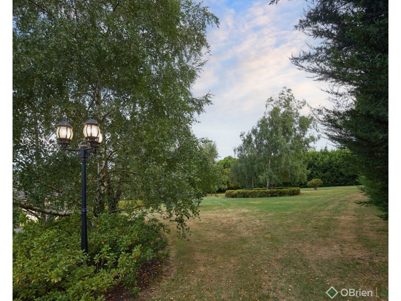 16 Greenland Drive, Drouin VIC 3818