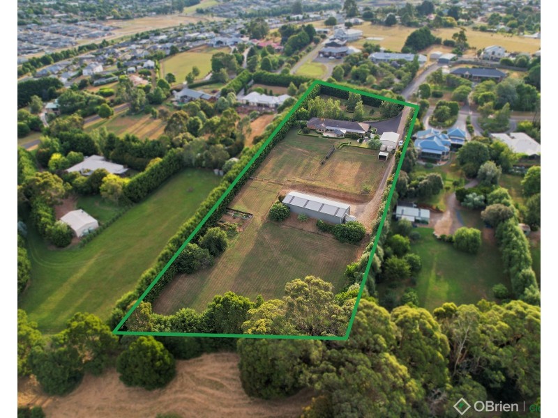 16 Greenland Drive, Drouin VIC 3818