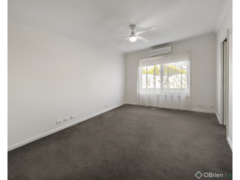 2/26 Lyndhurst Square, Drouin VIC 3818